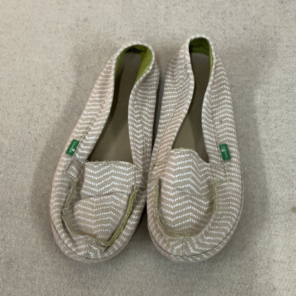 EUC Woman’s SANUK slip on shoes